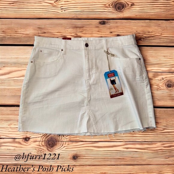 Signature by Levi Strauss Dresses & Skirts - NWT SIGNATURE BY LEVI HIGH-RISE MINI SKIRT SIZE 12